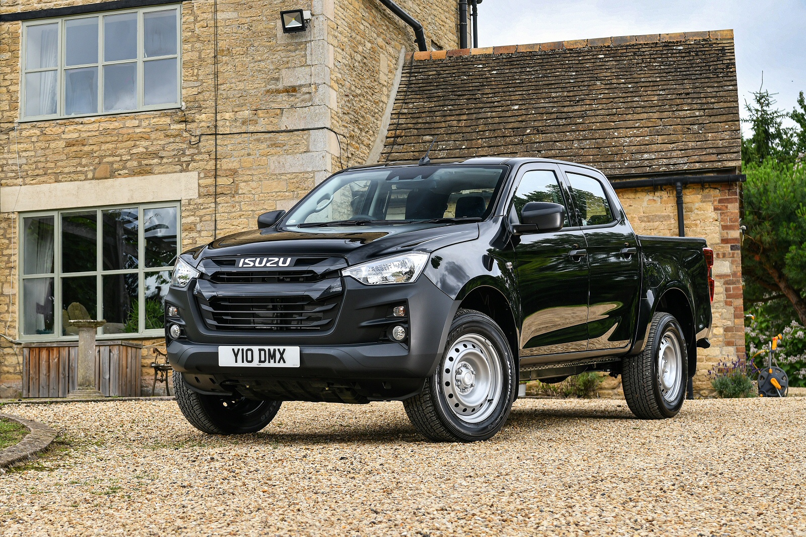 Used Isuzu D-MAX [RG] (2023 - 2024) + Guide - Image 1